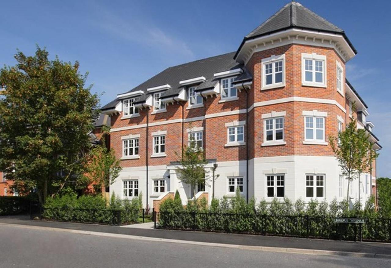 Helios Court Penthouse Serviced Apartment By Ferndale Maidenhead Exterior photo