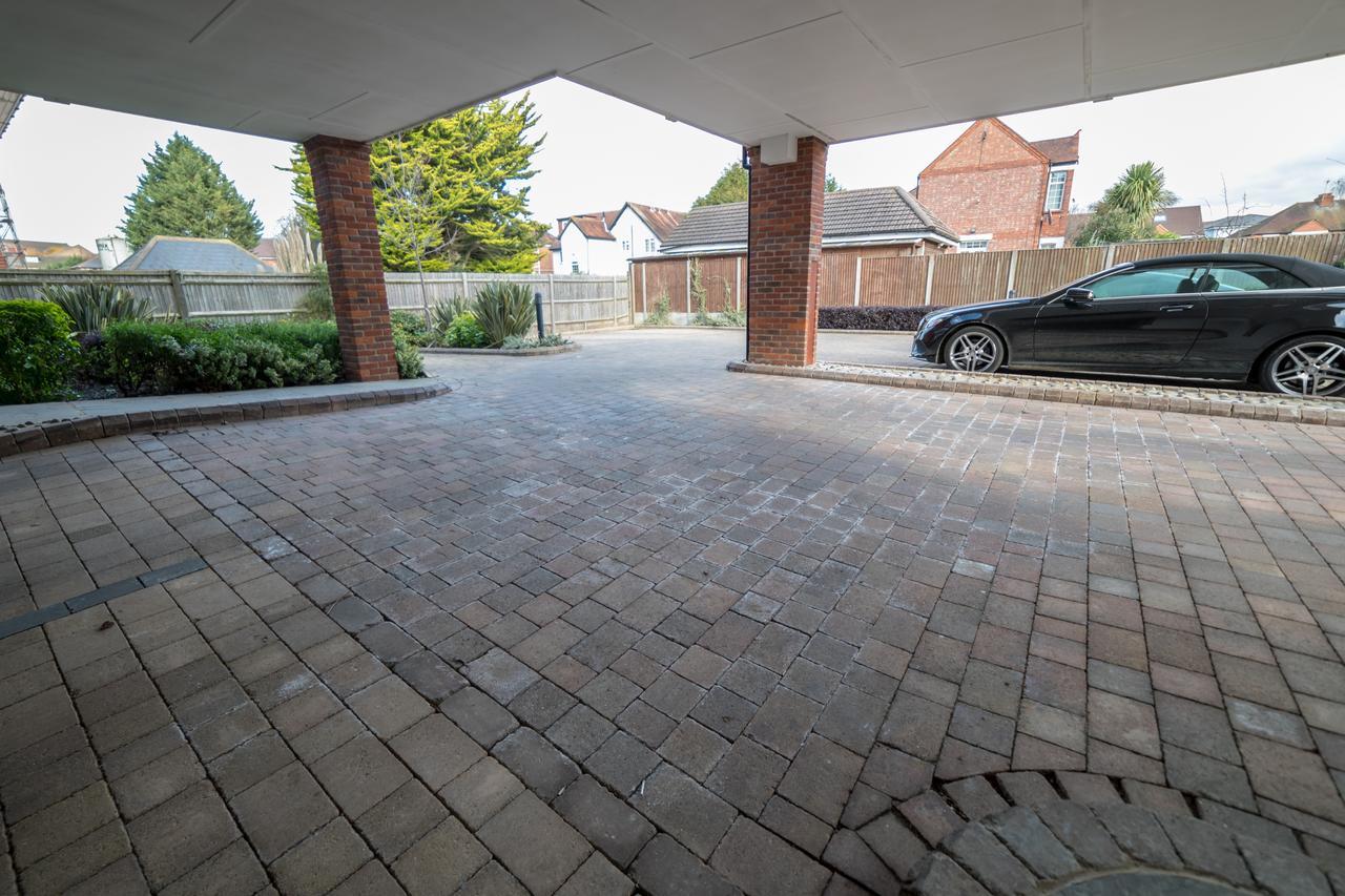 Helios Court Penthouse Serviced Apartment By Ferndale Maidenhead Exterior photo