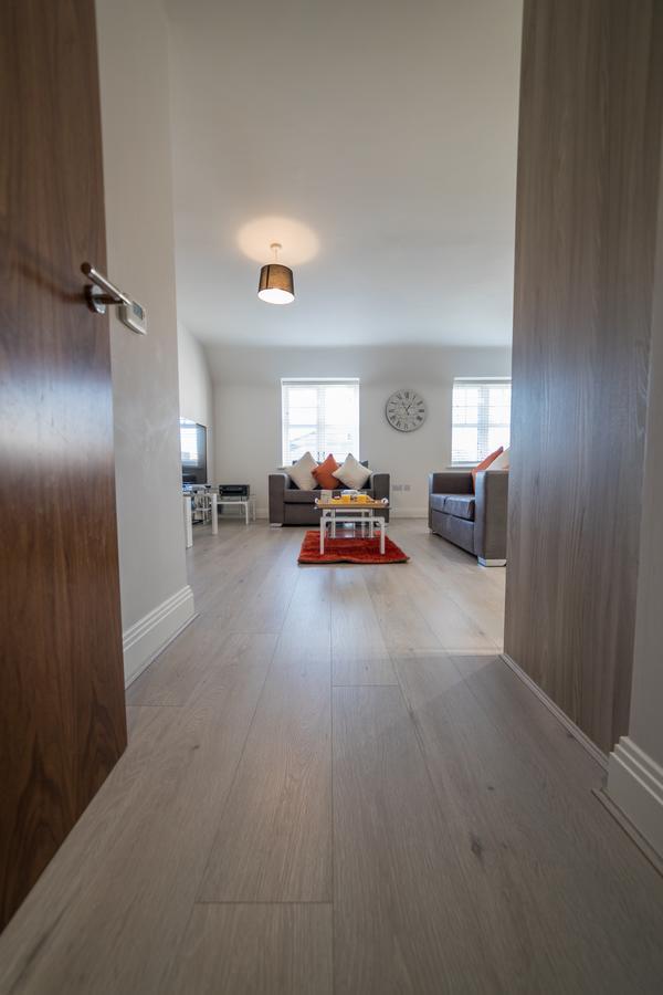 Helios Court Penthouse Serviced Apartment By Ferndale Maidenhead Exterior photo