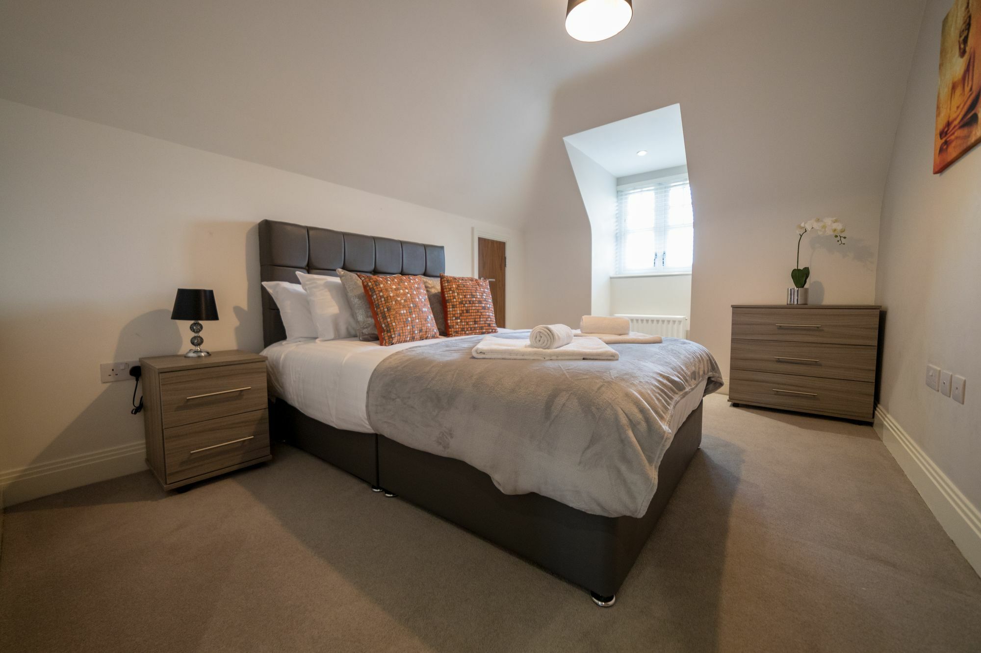 Helios Court Penthouse Serviced Apartment By Ferndale Maidenhead Exterior photo