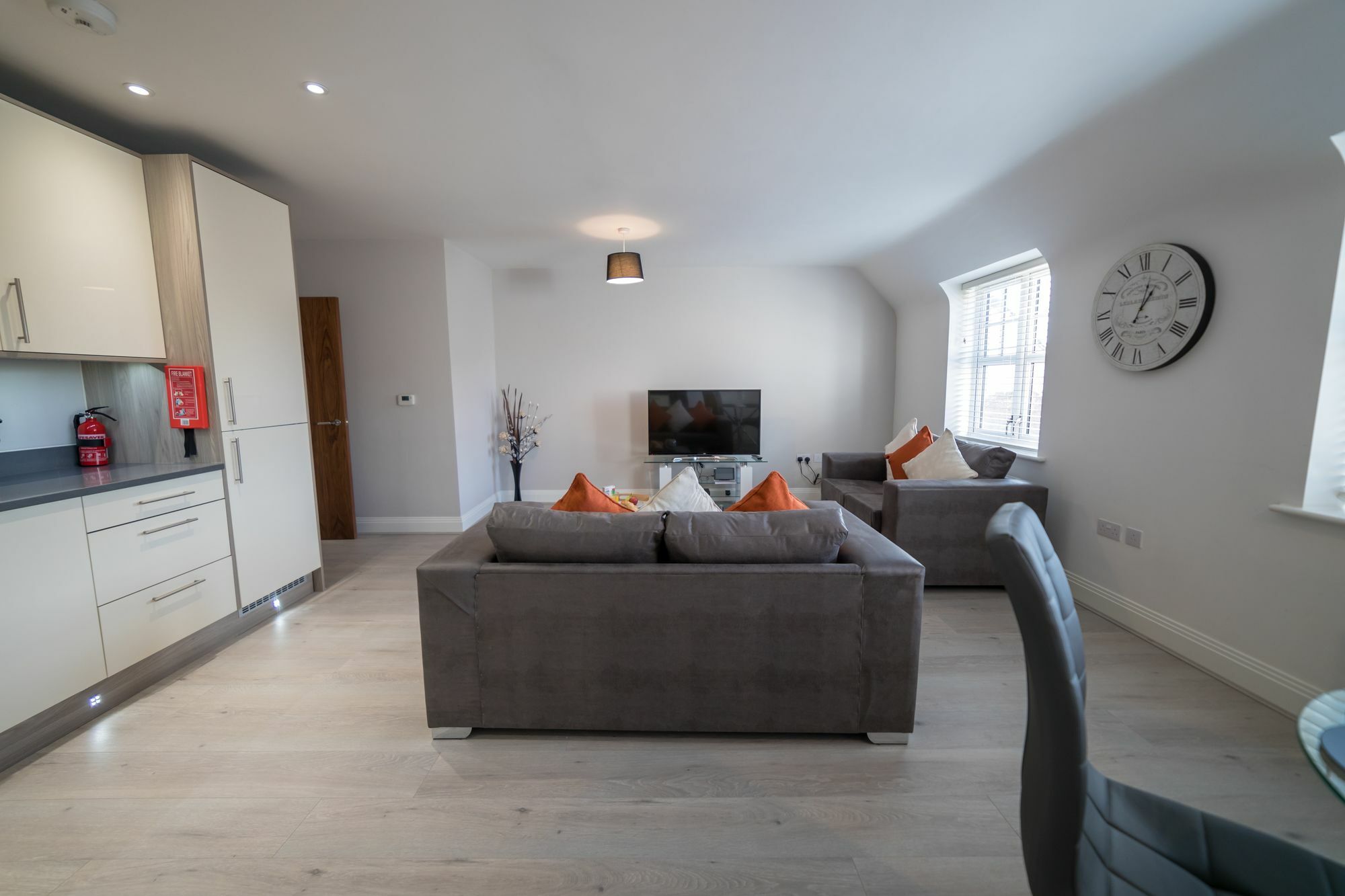 Helios Court Penthouse Serviced Apartment By Ferndale Maidenhead Exterior photo