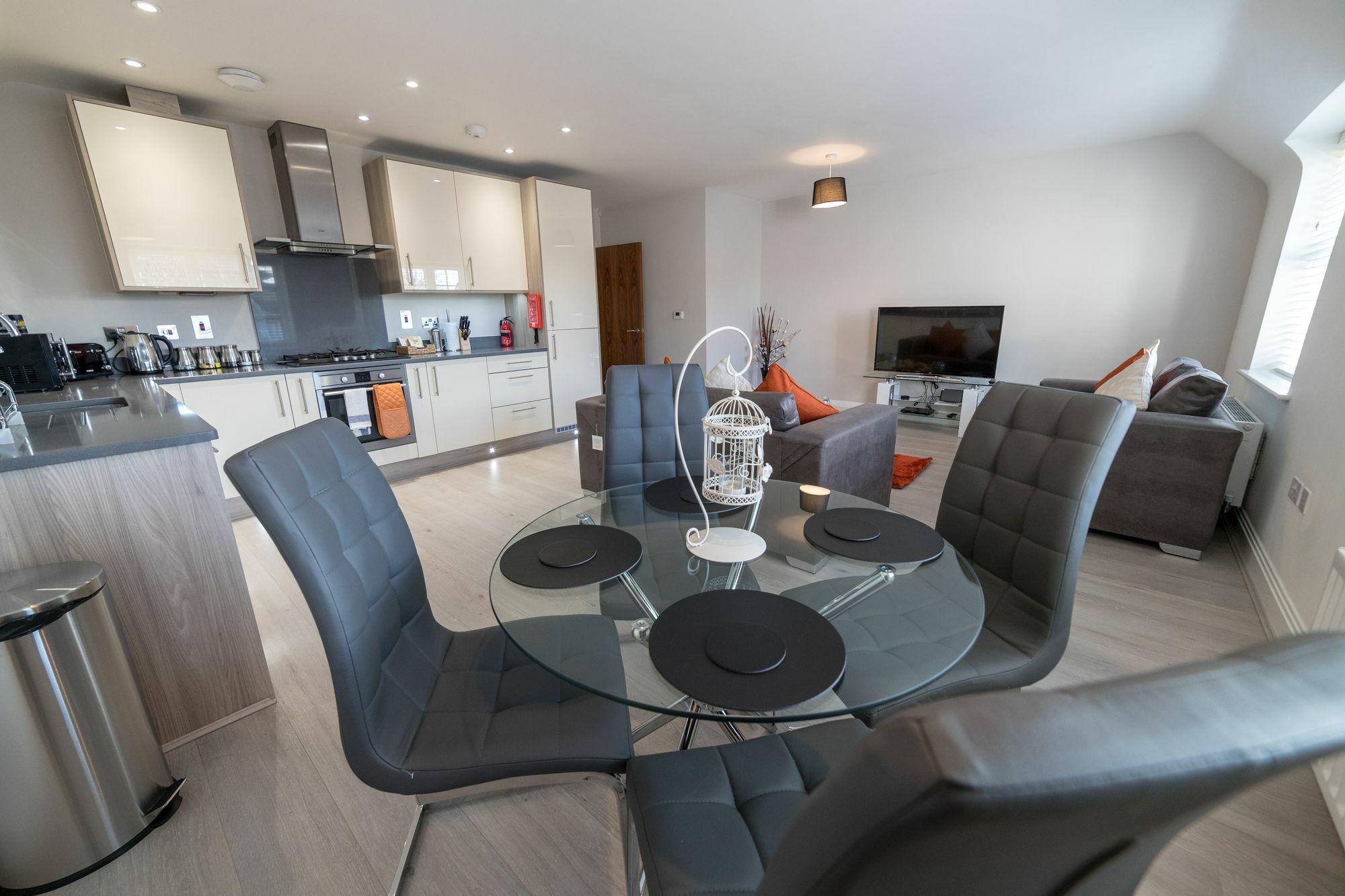 Helios Court Penthouse Serviced Apartment By Ferndale Maidenhead Exterior photo