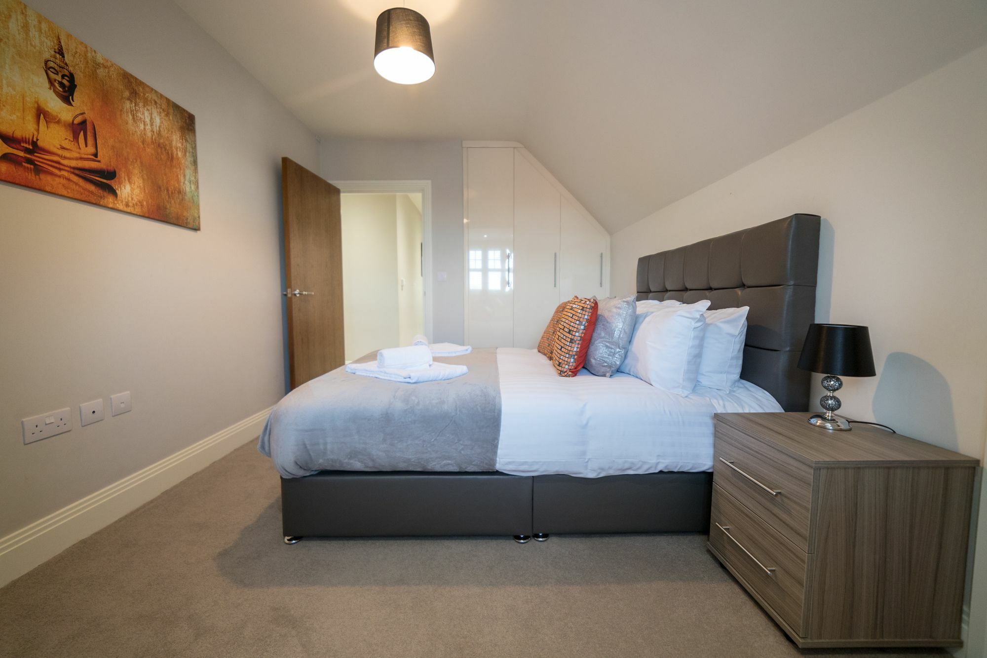 Helios Court Penthouse Serviced Apartment By Ferndale Maidenhead Exterior photo