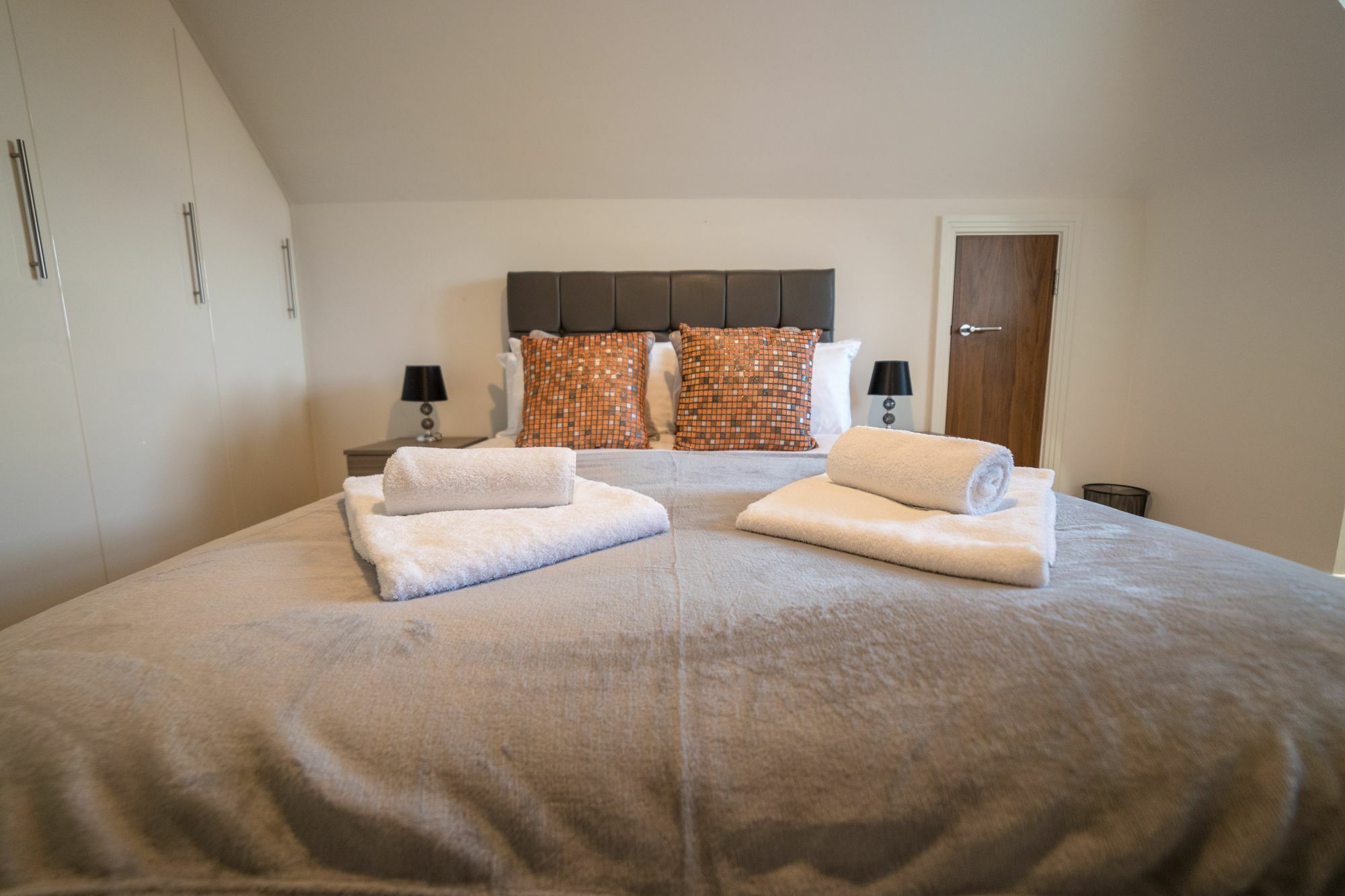 Helios Court Penthouse Serviced Apartment By Ferndale Maidenhead Exterior photo