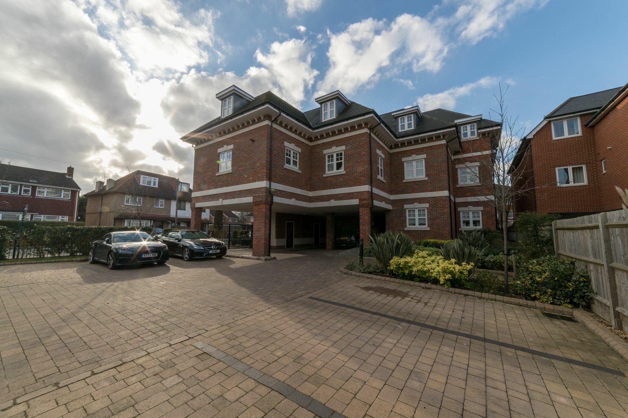 Helios Court Penthouse Serviced Apartment By Ferndale Maidenhead Exterior photo